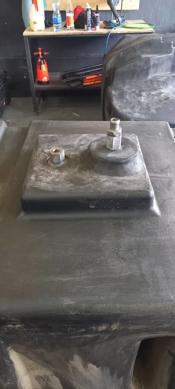 Foto 7 der Reparatur — Kraftstofftank-Reparatur am Mähdrescher — Juni 2023