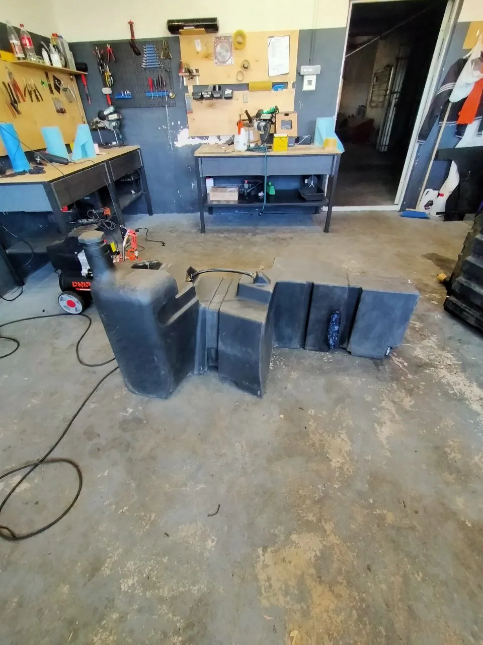 Foto 15 der Reparatur — Kraftstofftank-Reparatur New Holland 6050