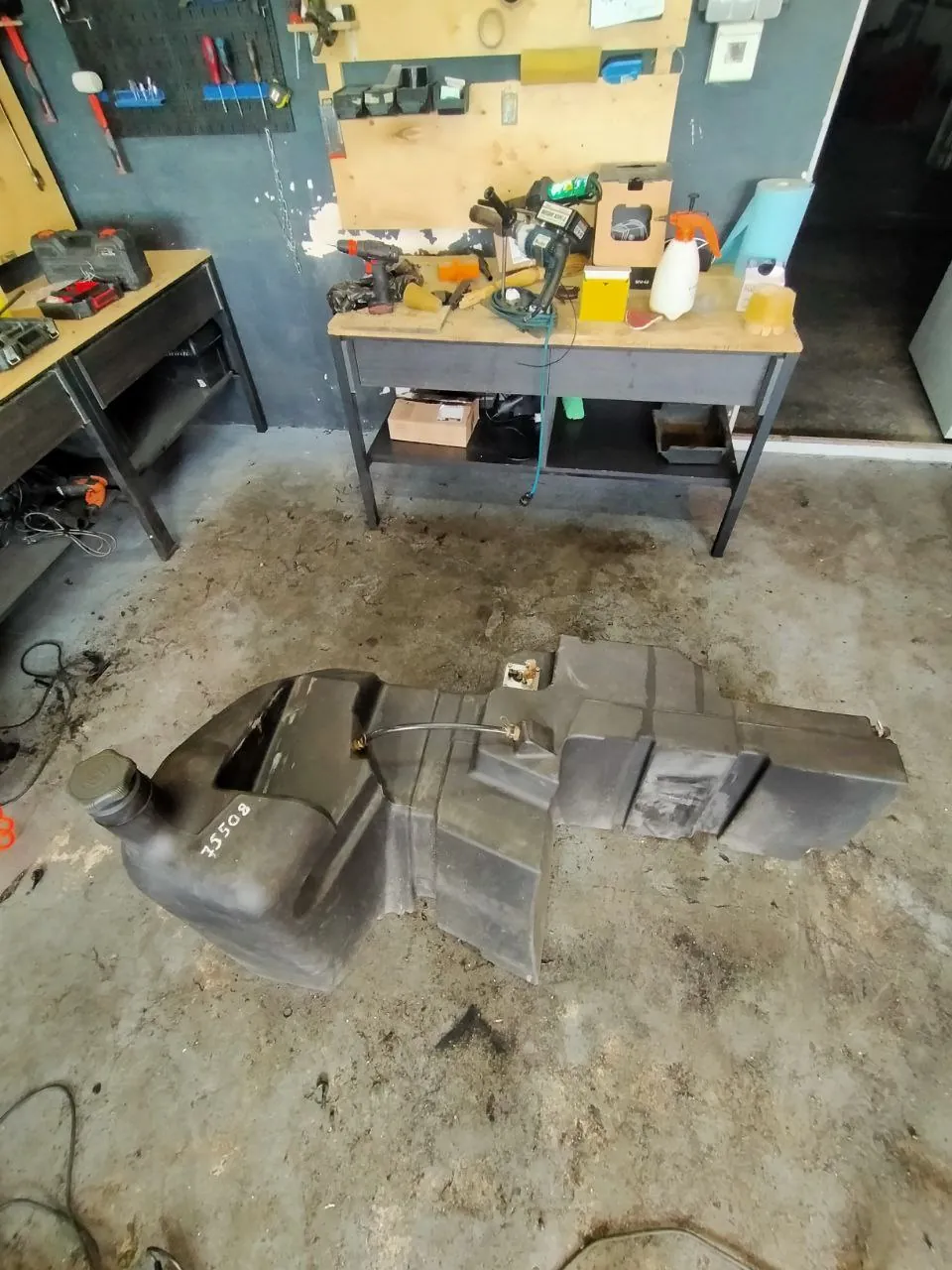 Foto 23 der Reparatur — Kraftstofftank-Reparatur New Holland 6050