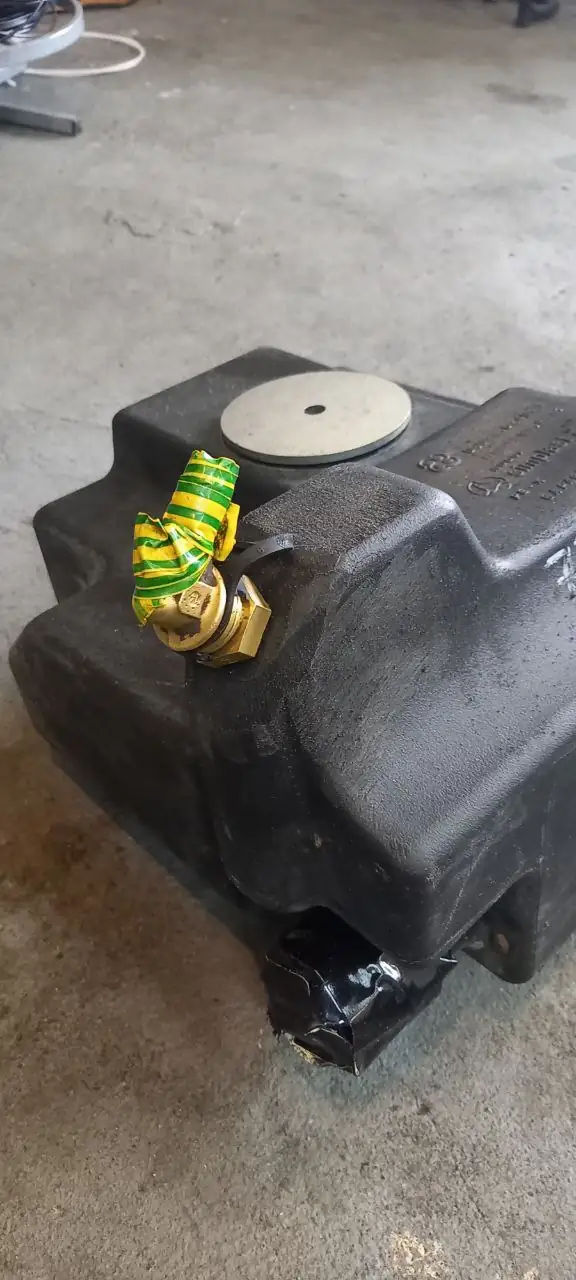 Foto 14 der Reparatur — Kraftstofftank-Reparatur am Traktor — Juli 2023