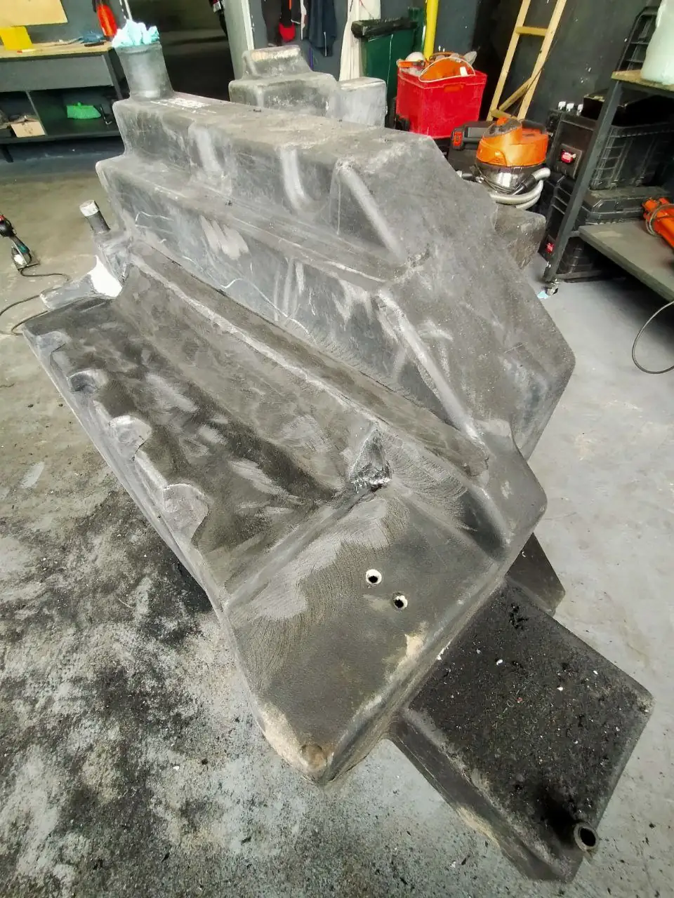 Foto 1 der Reparatur — Kraftstofftank-Reparatur Case 340 — August 2023