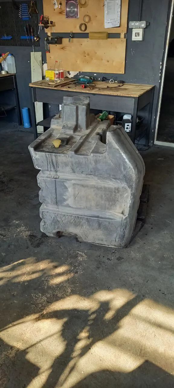 Foto 7 der Reparatur — Kraftstofftank-Reparatur Case 340 — Riss im Bereich des Auspuffs