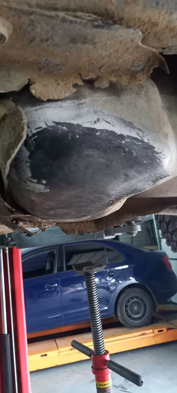 Foto 7 der Reparatur — Kraftstofftank-Reparatur — Riss
