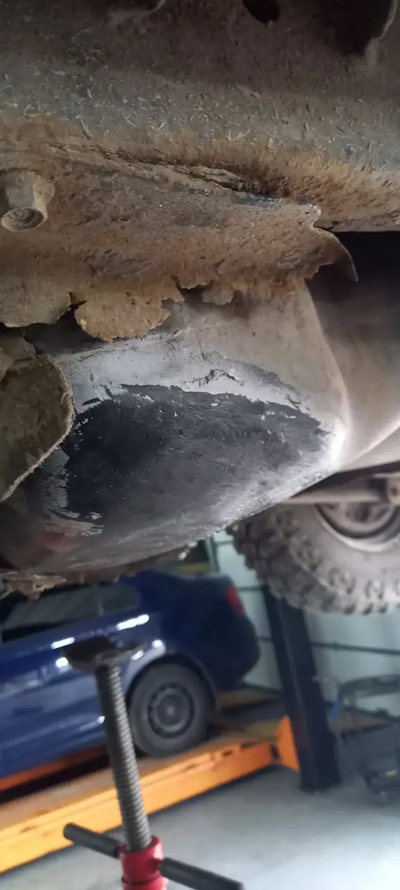 Foto 4 der Reparatur — Kraftstofftank-Reparatur — Riss