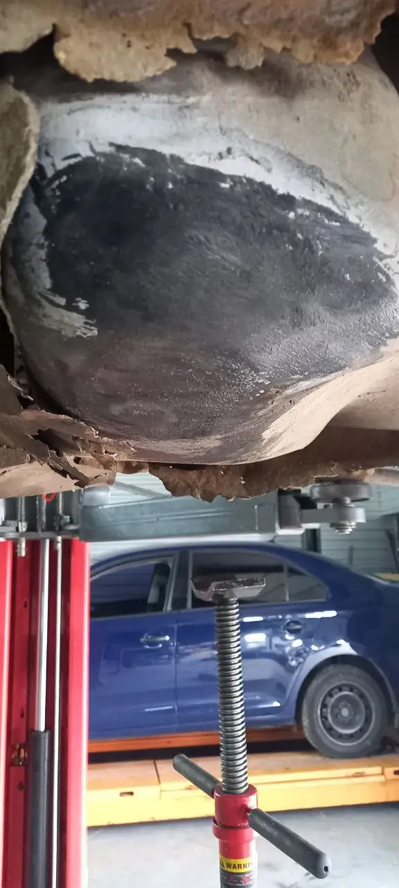 Foto 5 der Reparatur — Kraftstofftank-Reparatur — Riss
