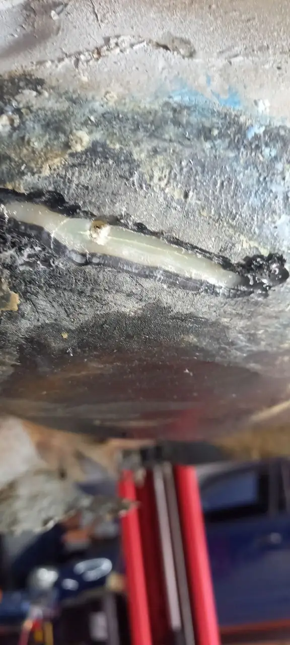 Foto 2 der Reparatur — Kraftstofftank-Reparatur — Riss