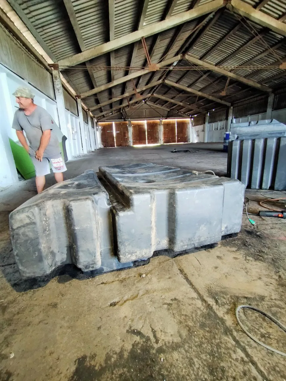 Foto 9 der Reparatur — Kraftstofftank-Reparatur Case 340 — Beschädigter Befestigungspunkt