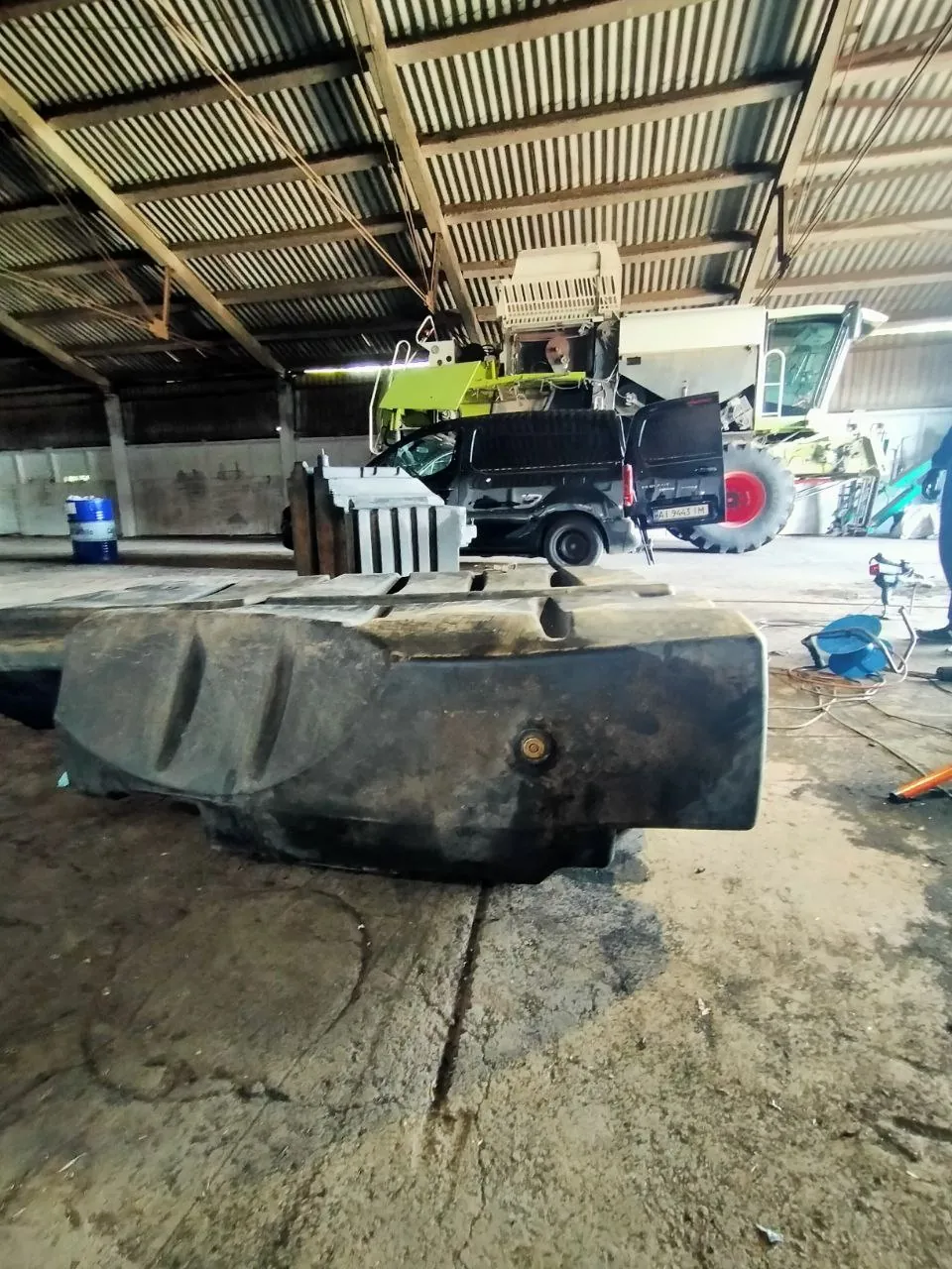 Foto 10 der Reparatur — Kraftstofftank-Reparatur Case 340 — Beschädigter Befestigungspunkt