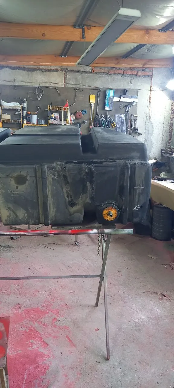 Foto 9 der Reparatur — Kraftstofftank-Reparatur New Holland CX6090