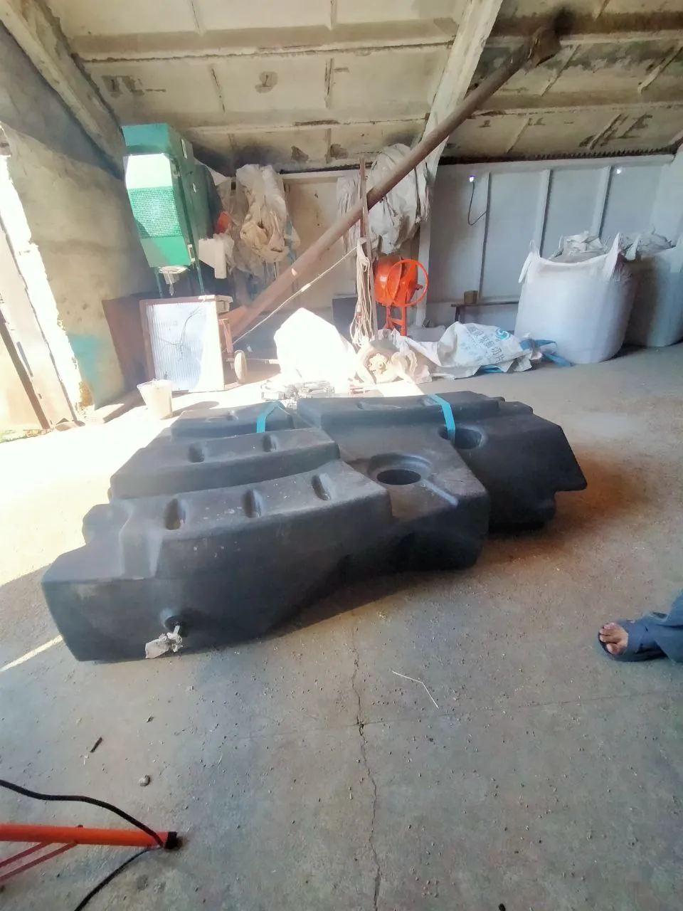 Foto 6 der Reparatur — Kraftstofftank-Reparatur Claas Lexion 550 — Risse an den typischen Stellen