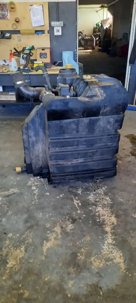 Foto 15 der Reparatur — Kraftstofftank-Reparatur New Holland T8.390 — Juli 2023