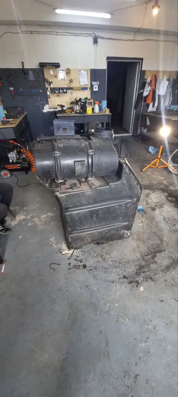 Foto 8 der Reparatur — Kraftstofftank-Reparatur New Holland T8.390 — Juli 2023