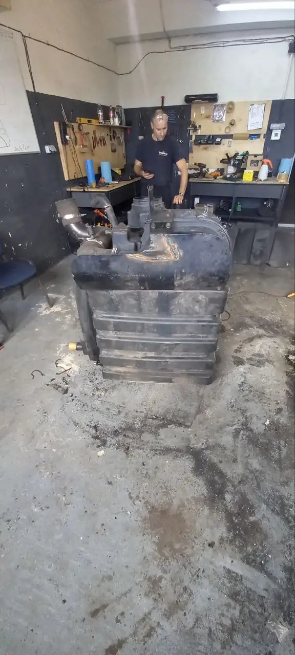 Foto 6 der Reparatur — Kraftstofftank-Reparatur New Holland T8.390 — Juli 2023