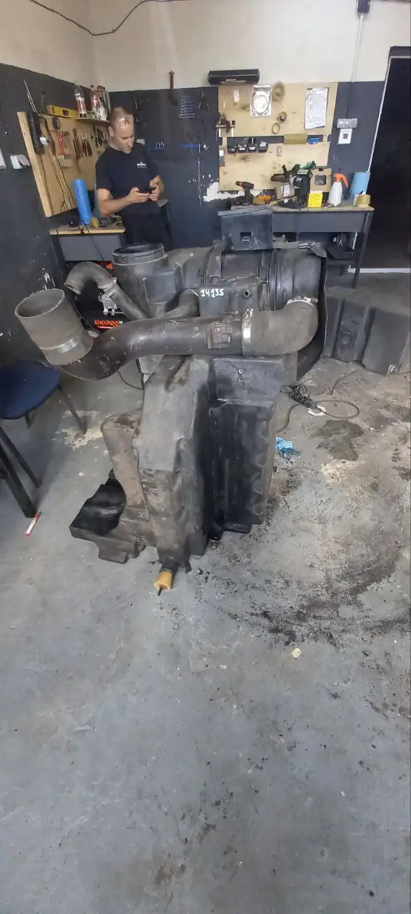 Foto 4 der Reparatur — Kraftstofftank-Reparatur New Holland T8.390 — Juli 2023