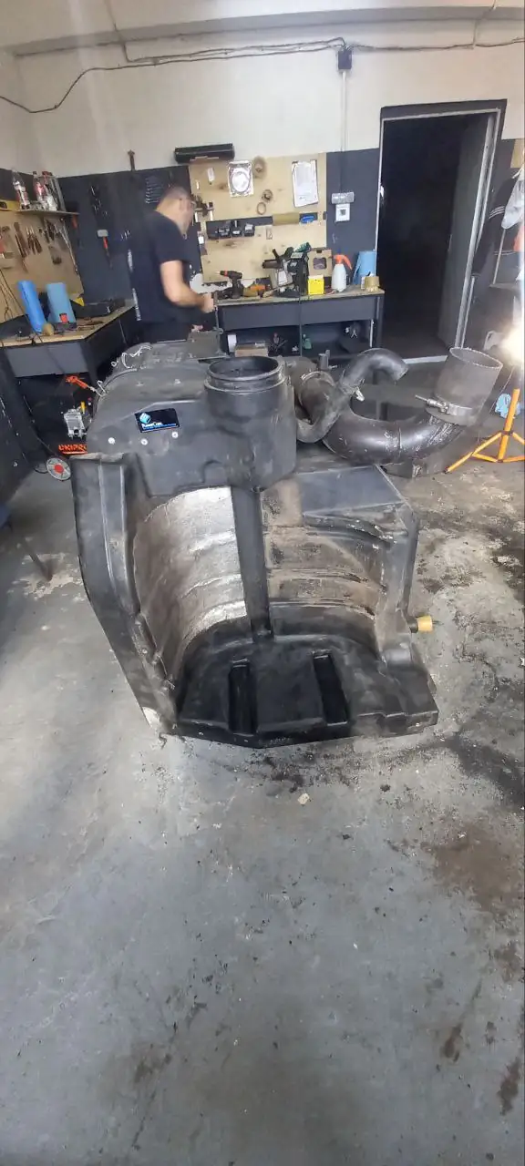 Foto 1 der Reparatur — Kraftstofftank-Reparatur New Holland T8.390 — Juli 2023