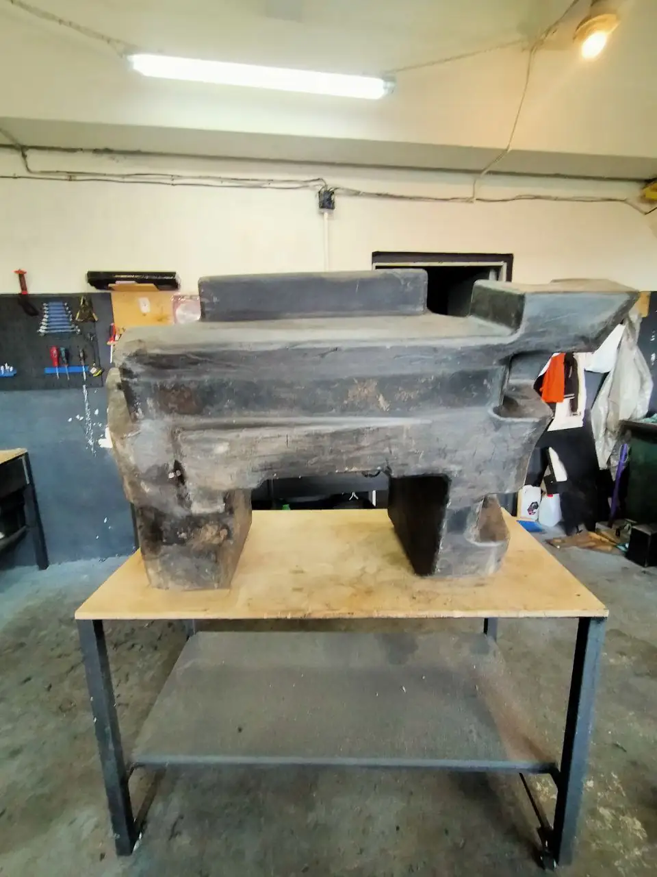 Foto 16 der Reparatur — Kraftstofftank-Reparatur JCB — Durchstoßen – Loch an der Ecke