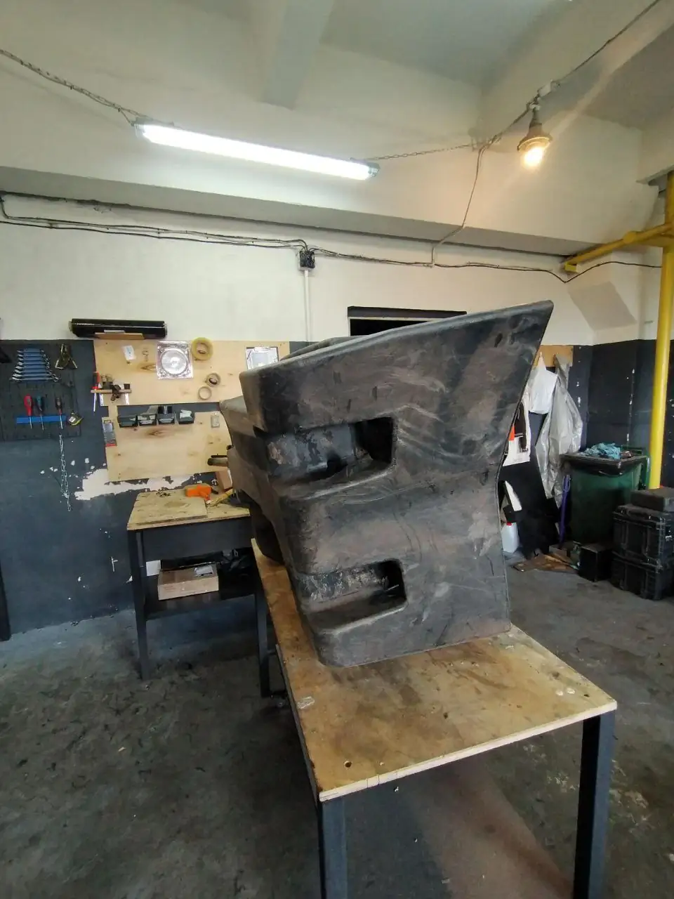 Foto 15 der Reparatur — Kraftstofftank-Reparatur JCB — Durchstoßen – Loch an der Ecke