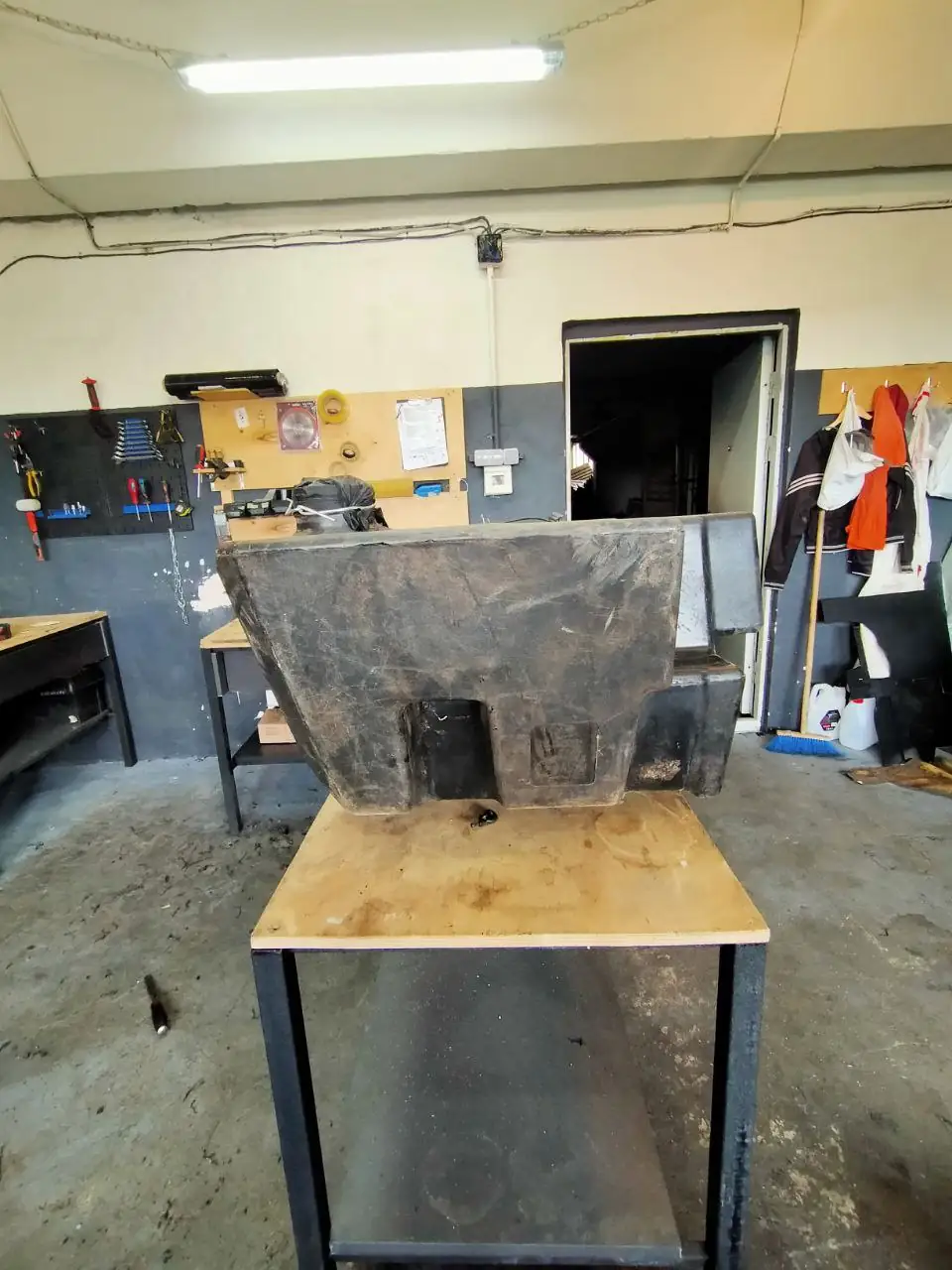 Foto 10 der Reparatur — Kraftstofftank-Reparatur JCB — Durchstoßen – Loch an der Ecke
