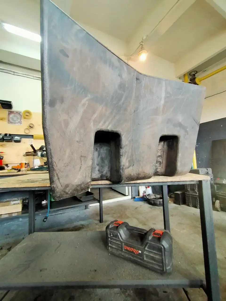Foto 4 der Reparatur — Kraftstofftank-Reparatur JCB — Durchstoßen – Loch an der Ecke