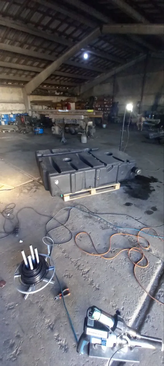 Foto 9 der Reparatur — Kraftstofftank-Reparatur Claas Lexion 580 — Riss an der typischen Schwachstelle