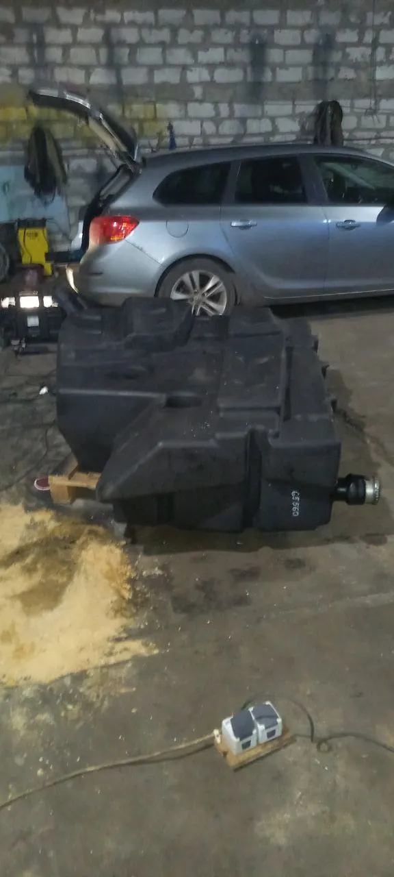 Foto 12 der Reparatur — Kraftstofftank-Reparatur Claas Lexion 580 — Riss an der typischen Schwachstelle