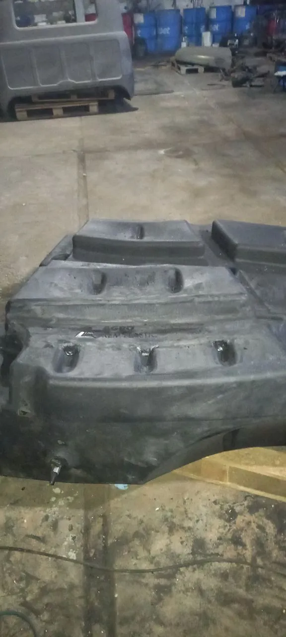 Foto 17 der Reparatur — Kraftstofftank-Reparatur Claas Lexion 580 — Riss an der typischen Schwachstelle