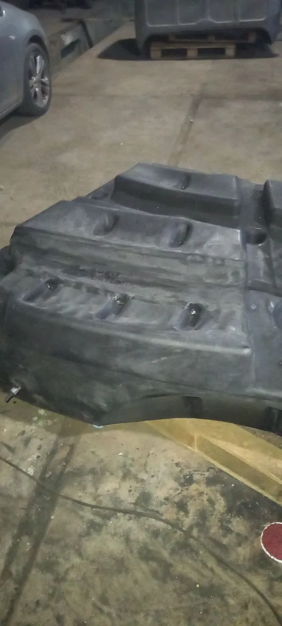 Foto 18 der Reparatur — Kraftstofftank-Reparatur Claas Lexion 580 — Riss an der typischen Schwachstelle