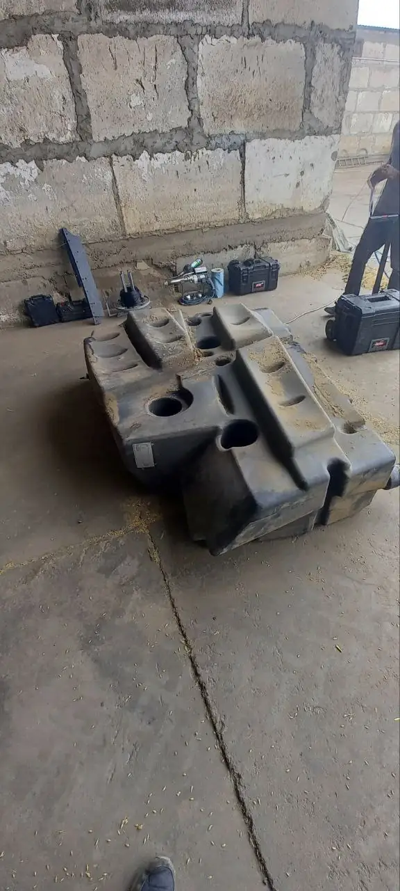 Foto 26 der Reparatur — Kraftstofftank-Reparatur Claas Lexion 560 — Riss an der typischen Schwachstelle
