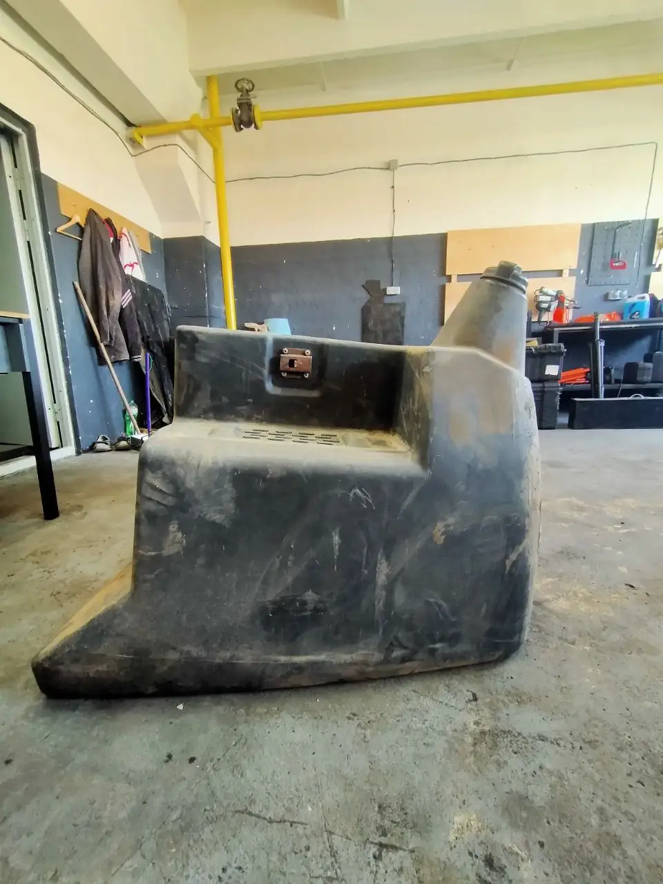 Foto 12 der Reparatur — Kraftstofftank-Reparatur Claas