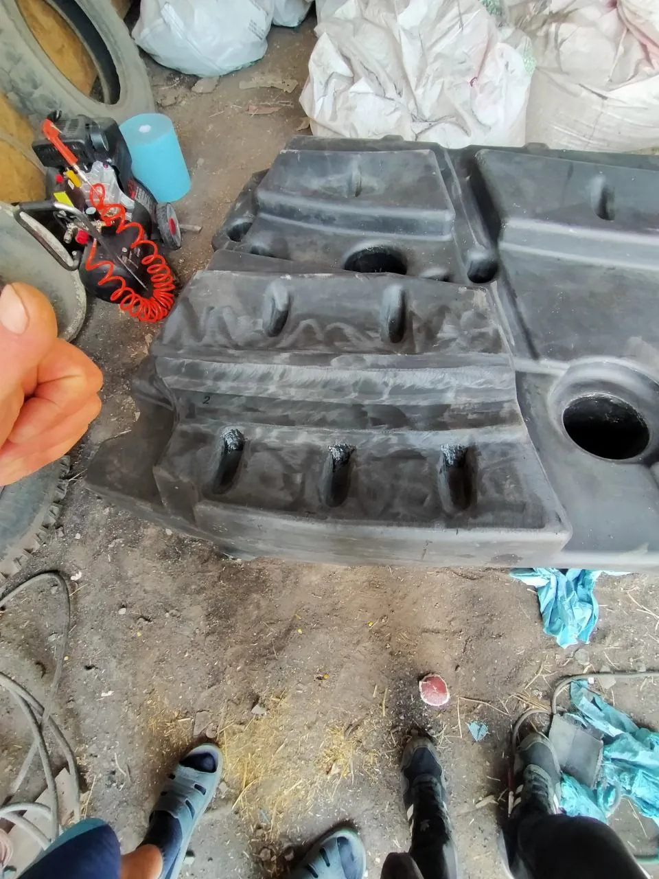 Foto 13 der Reparatur — Kraftstofftank-Reparatur Claas Lexion 580 — Riss an der typischen Stelle