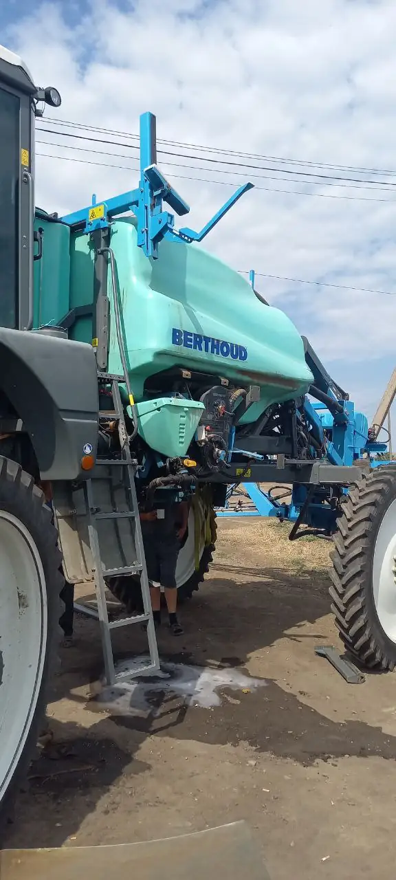 Foto 20 der Reparatur — Spritzentank-Reparatur Berthoud Rapter 3240