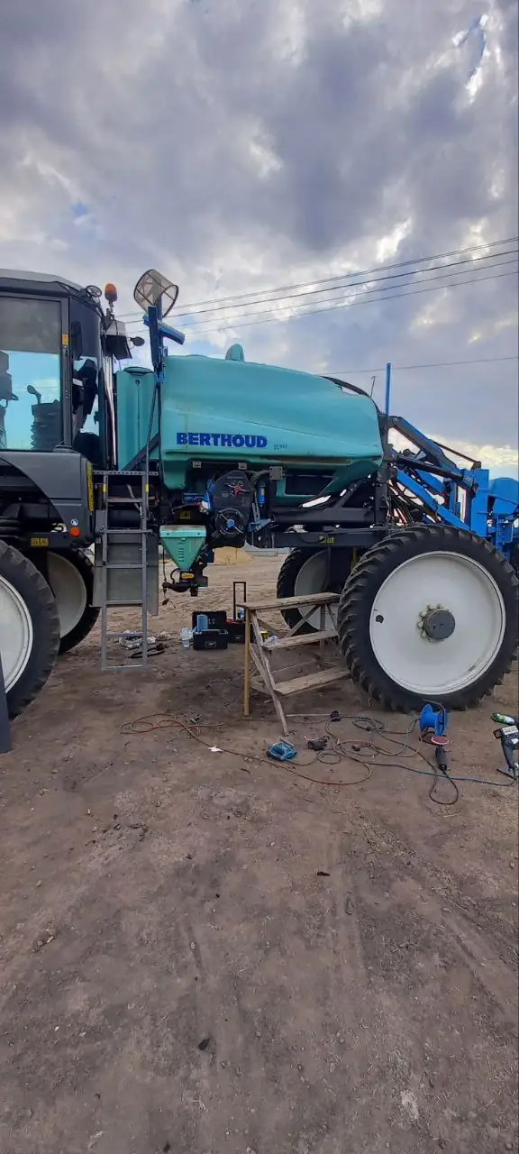 Foto 9 der Reparatur — Spritzentank-Reparatur Berthoud Rapter 3240
