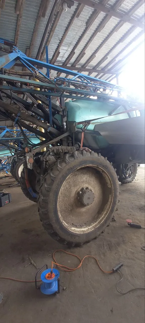 Foto 9 der Reparatur — Spritzentank-Reparatur Berthoud Rapter — Riss an der typischen Schwachstelle