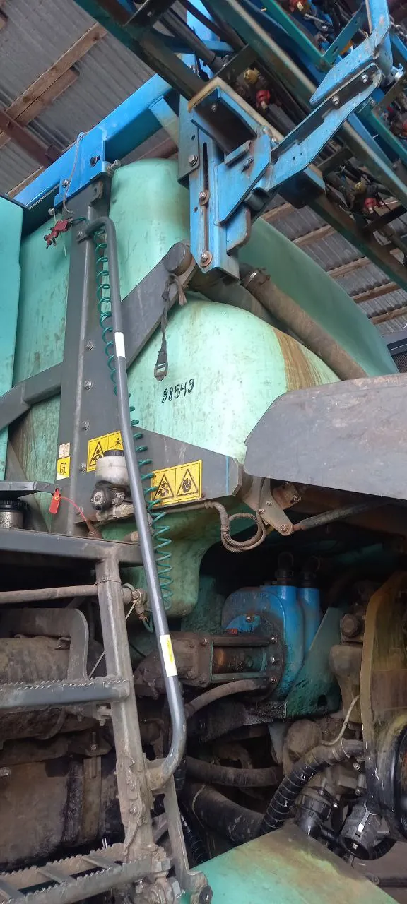 Foto 11 der Reparatur — Spritzentank-Reparatur Berthoud Rapter — Riss an der typischen Schwachstelle