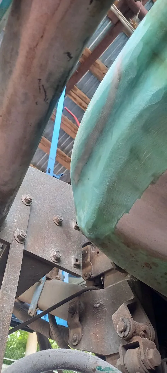 Foto 15 der Reparatur — Spritzentank-Reparatur Berthoud Rapter — Riss an der typischen Schwachstelle