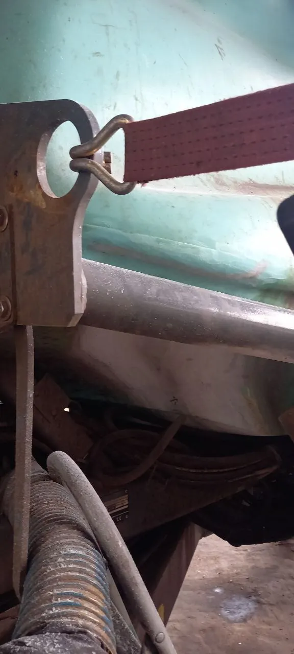 Foto 16 der Reparatur — Spritzentank-Reparatur Berthoud Rapter — Riss an der typischen Schwachstelle