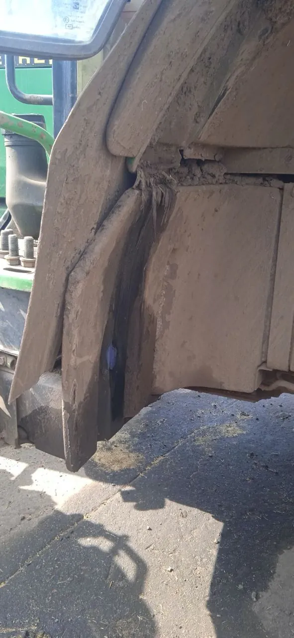 Foto 2 der Reparatur — Kraftstofftank-Reparatur John Deere 8400 — Juli 2023