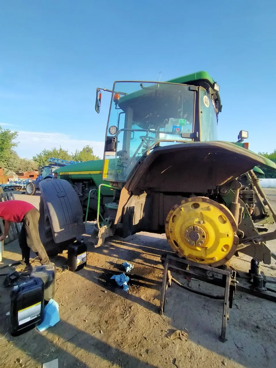 Foto 6 der Reparatur — Kraftstofftank-Reparatur John Deere 8400 — Juli 2023