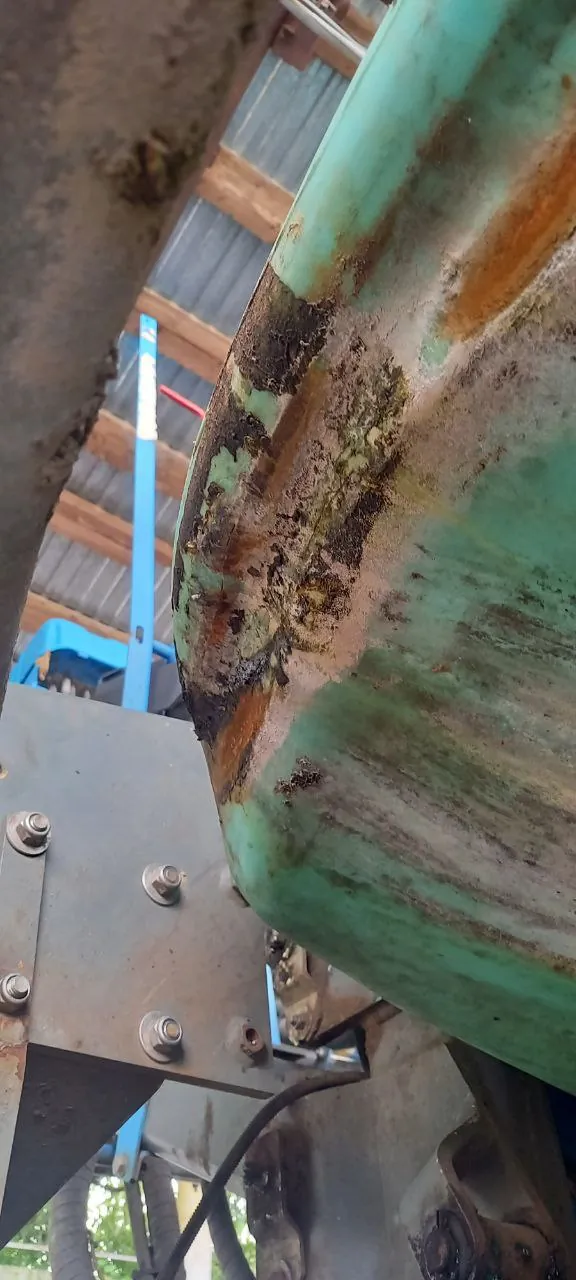 Foto 1 der Reparatur — Spritzentank-Reparatur Berthoud Rapter 3240 — Juli 2023