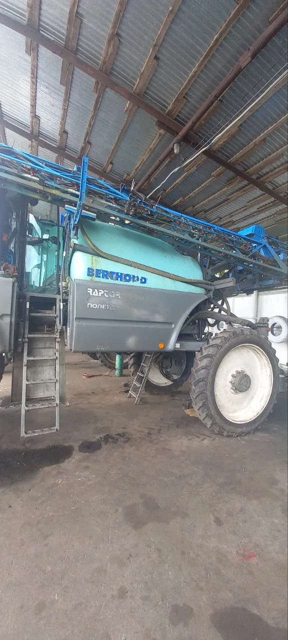 Foto 5 der Reparatur — Spritzentank-Reparatur Berthoud Rapter 3240 — Juli 2023