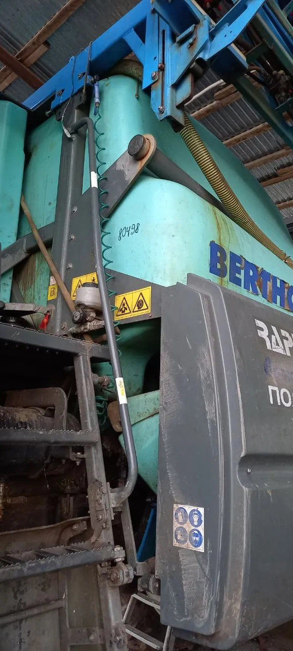 Foto 9 der Reparatur — Spritzentank-Reparatur Berthoud Rapter 3240 — Juli 2023