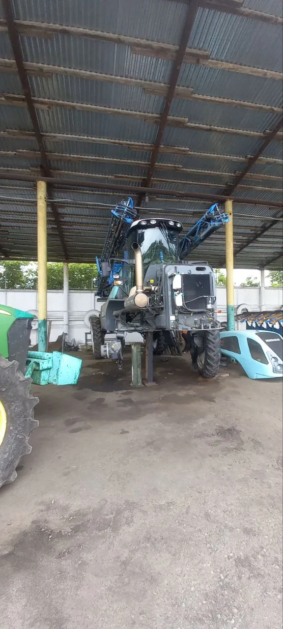 Foto 1 der Reparatur — Spritzentank-Reparatur Berthoud Rapter 3240 (2)