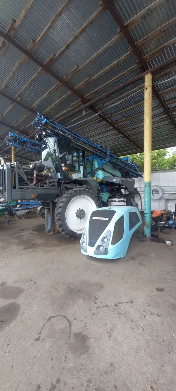 Foto 6 der Reparatur — Spritzentank-Reparatur Berthoud Rapter 3240 (2)
