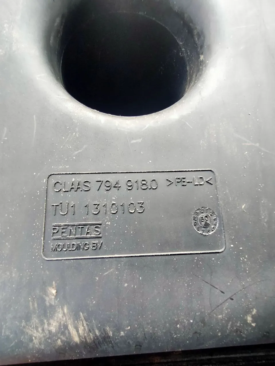 Foto 3 der Reparatur — Kraftstofftank-Reparatur Claas Lexion 550 — Riss an der typischen Stelle