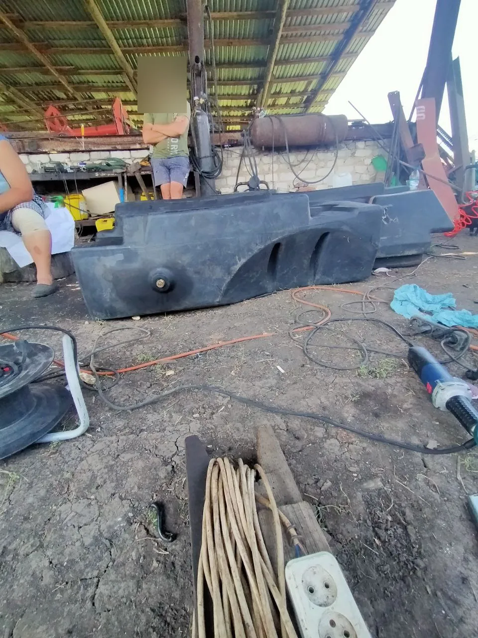 Foto 11 der Reparatur — Kraftstofftank-Reparatur Claas Lexion 550 — Riss an der typischen Stelle