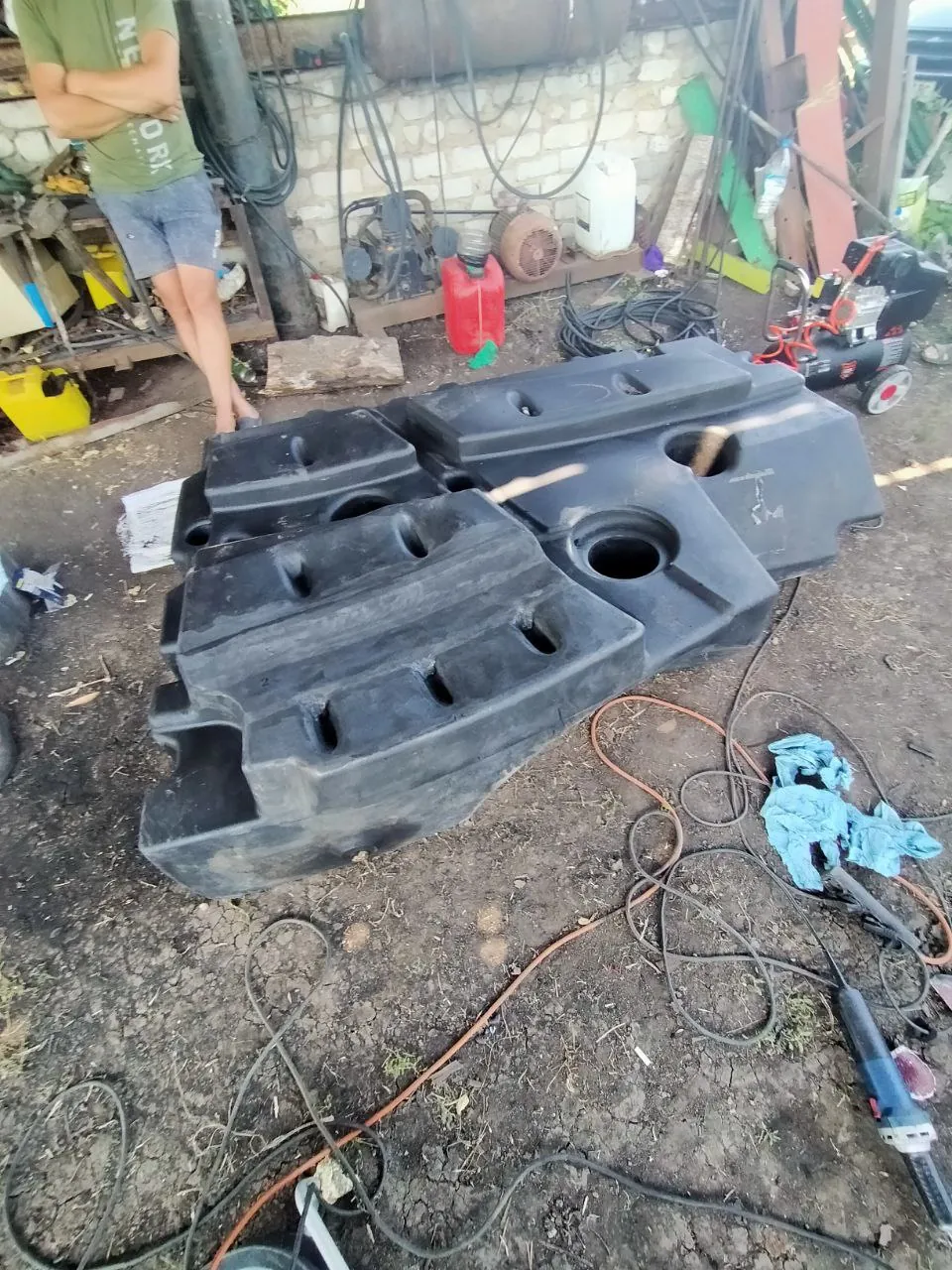 Foto 13 der Reparatur — Kraftstofftank-Reparatur Claas Lexion 550 — Riss an der typischen Stelle