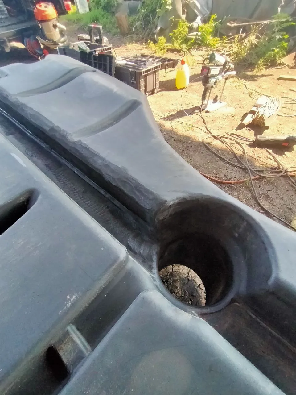 Foto 16 der Reparatur — Kraftstofftank-Reparatur Claas Lexion 550 — Riss an der typischen Stelle