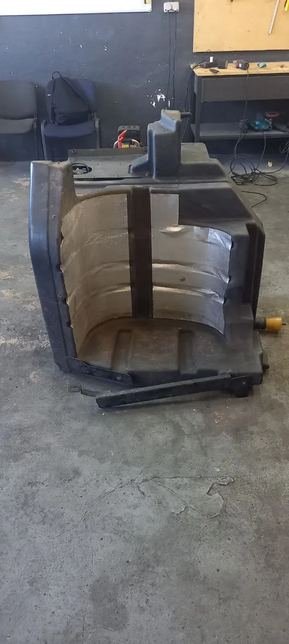 Foto 4 der Reparatur — Kraftstofftank-Reparatur Case 340 — Kleiner Riss am Befestigungspunkt