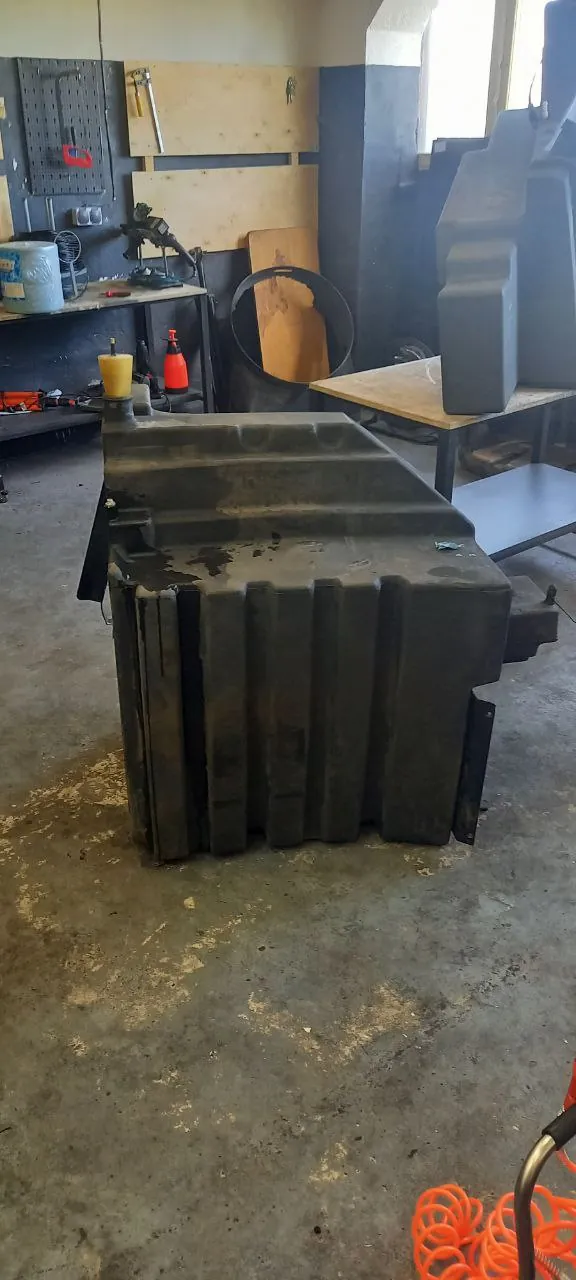 Foto 7 der Reparatur — Kraftstofftank-Reparatur Case 340 — Kleiner Riss am Befestigungspunkt