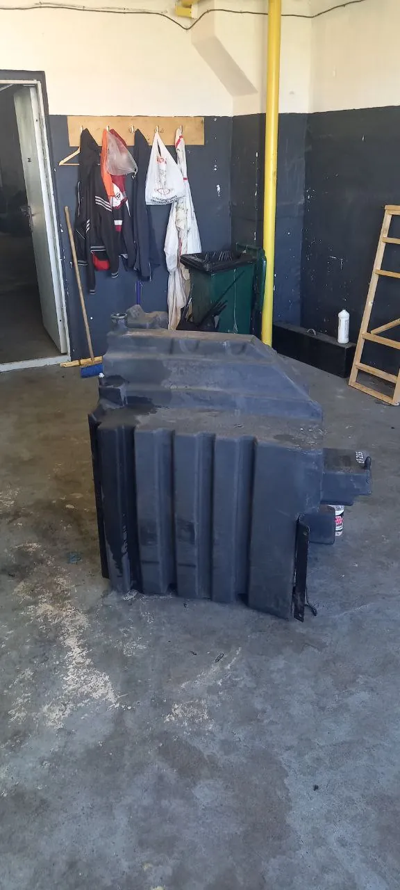 Foto 10 der Reparatur — Kraftstofftank-Reparatur Case 340 — Kleiner Riss am Befestigungspunkt